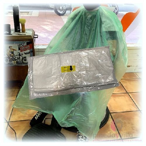 Imagen de Capa de corte desechable blanca 120x140cm 100uds